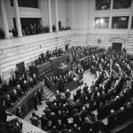 Η Ε΄ Αναθεωρητική Βουλή συνέρχεται σε σώμα στις 9 Δεκεμβρίου 1974. Μουσείο Μπενάκη – Φωτογραφικά  Αρχεία Αρχείο Κωνσταντίνου Μεγαλοκονόμου